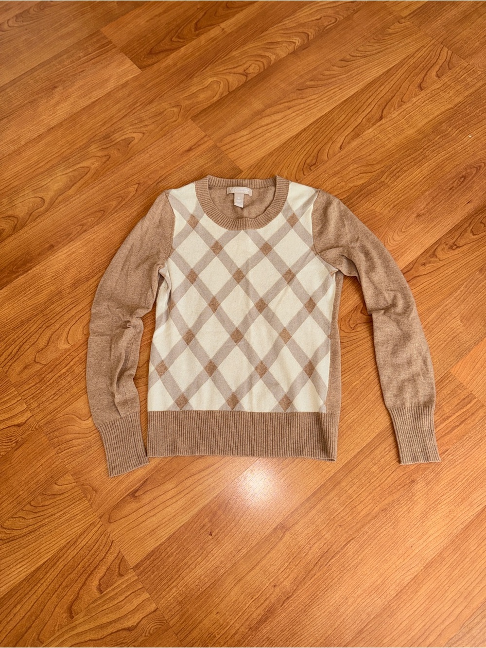 Banana Republic Beige and Cream Argyle Crewneck Sweater